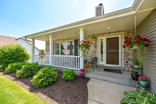 1221 Wegner DRIVE, Mukwonago, WI 53149