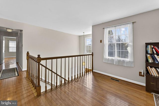 13224 CORALBERRY DR, Fairfax, VA 22033