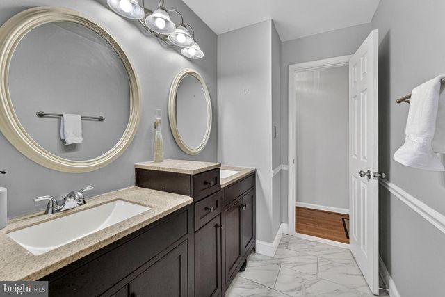 13224 CORALBERRY DR, Fairfax, VA 22033