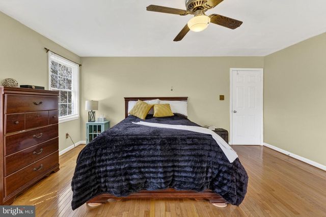 13224 CORALBERRY DR, Fairfax, VA 22033