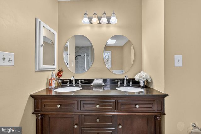 13224 CORALBERRY DR, Fairfax, VA 22033