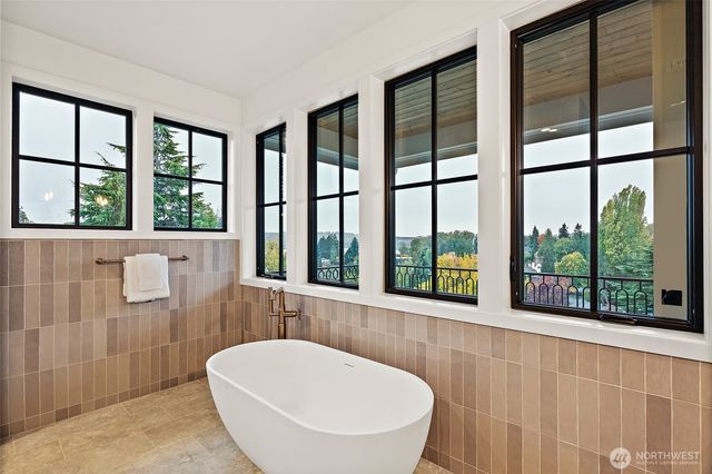 4103 43rd Avenue NE, Seattle, WA 98105