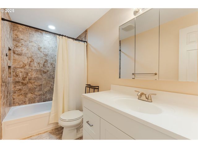 16825 Se POWELL Blvd, Portland, OR 97236