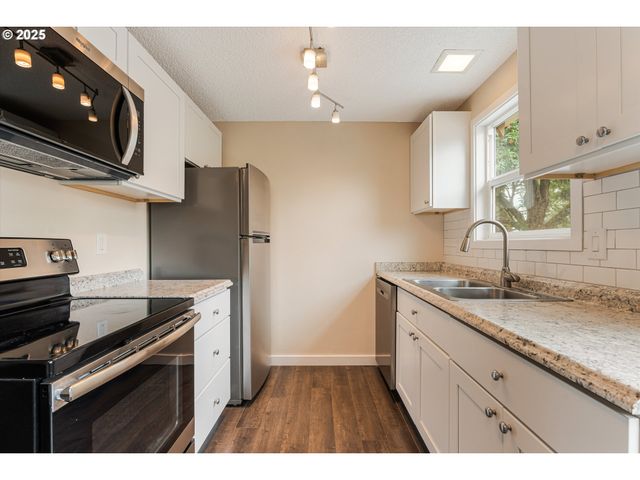 16825 Se POWELL Blvd, Portland, OR 97236