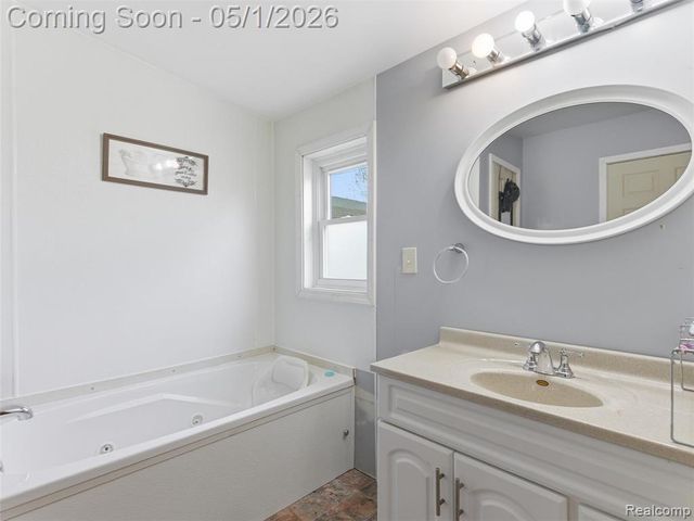 616 N Blacks Corners Road, Imlay City, MI 48444