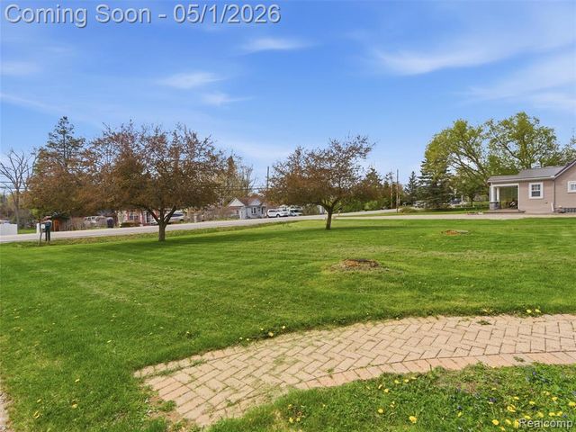 616 N Blacks Corners Road, Imlay City, MI 48444