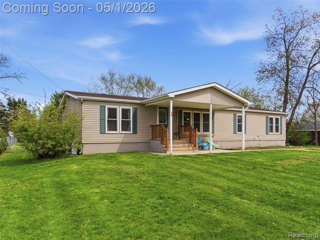 616 N Blacks Corners Road, Imlay City, MI 48444