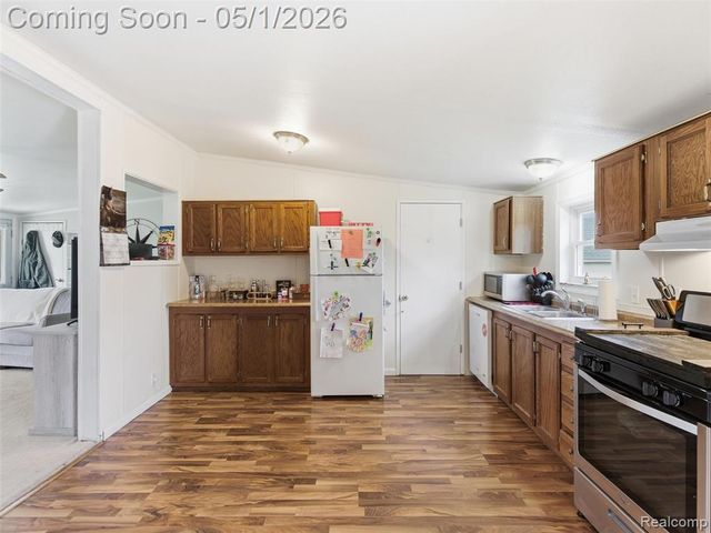 616 N Blacks Corners Road, Imlay City, MI 48444