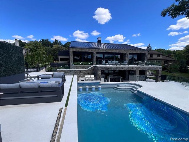 5116 W Bloomfield Lake Road, West Bloomfield, MI 48323