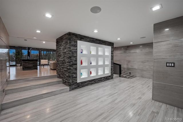 5116 W Bloomfield Lake Road, West Bloomfield, MI 48323