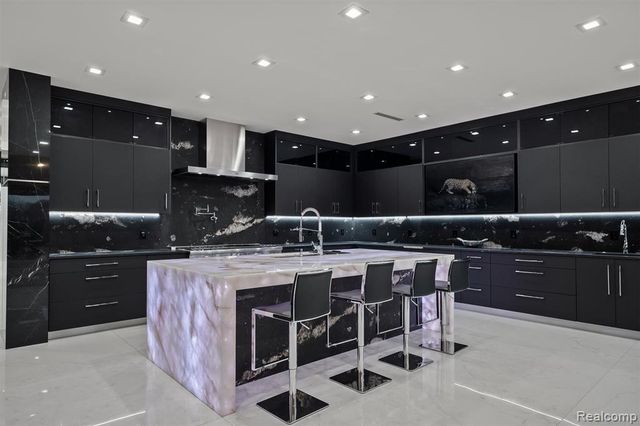 5116 W Bloomfield Lake Road, West Bloomfield, MI 48323