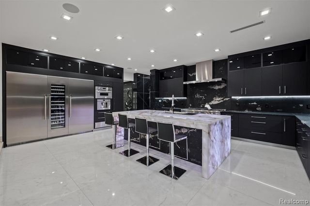 5116 W Bloomfield Lake Road, West Bloomfield, MI 48323