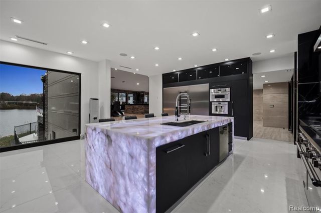 5116 W Bloomfield Lake Road, West Bloomfield, MI 48323