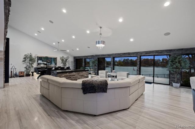 5116 W Bloomfield Lake Road, West Bloomfield, MI 48323