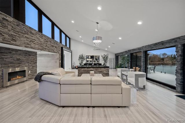 5116 W Bloomfield Lake Road, West Bloomfield, MI 48323