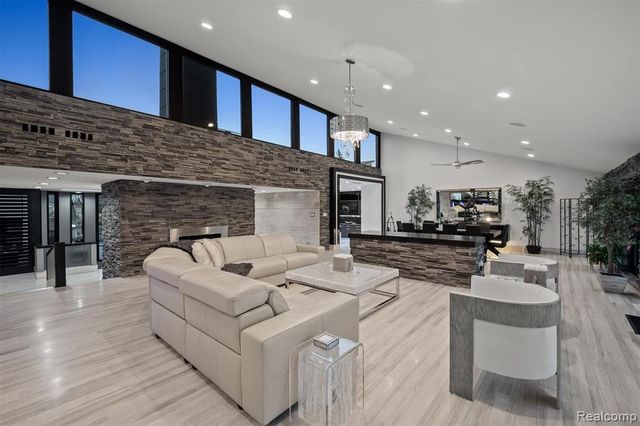 5116 W Bloomfield Lake Road, West Bloomfield, MI 48323