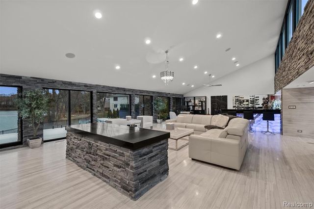 5116 W Bloomfield Lake Road, West Bloomfield, MI 48323