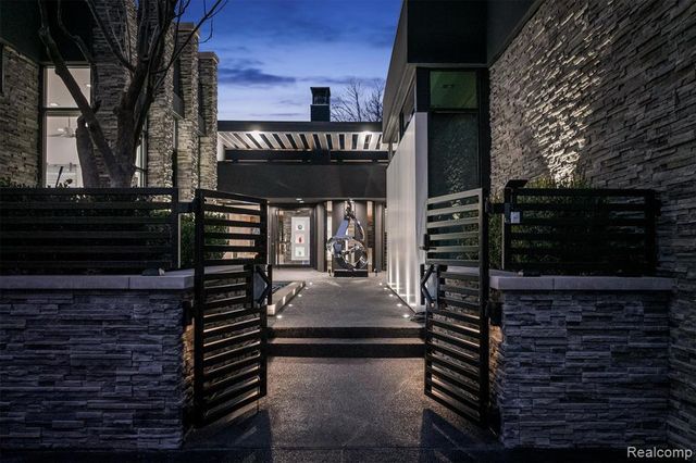 5116 W Bloomfield Lake Road, West Bloomfield, MI 48323