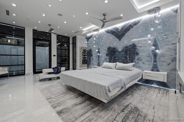 5116 W Bloomfield Lake Road, West Bloomfield, MI 48323