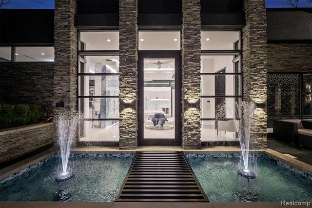 5116 W Bloomfield Lake Road, West Bloomfield, MI 48323