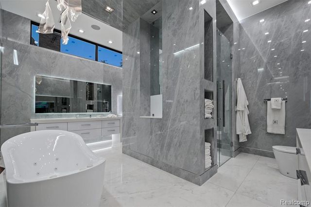 5116 W Bloomfield Lake Road, West Bloomfield, MI 48323