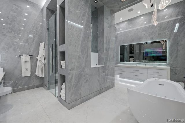 5116 W Bloomfield Lake Road, West Bloomfield, MI 48323