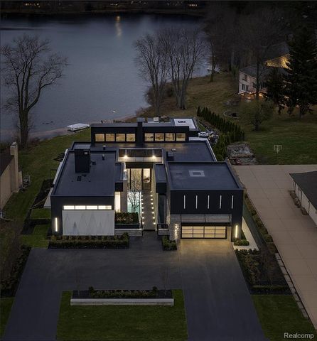 5116 W Bloomfield Lake Road, West Bloomfield, MI 48323