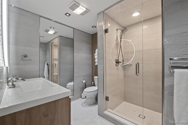 5116 W Bloomfield Lake Road, West Bloomfield, MI 48323