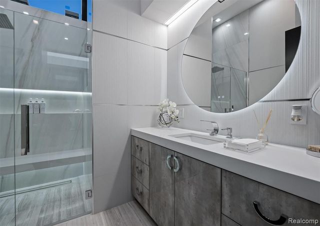 5116 W Bloomfield Lake Road, West Bloomfield, MI 48323