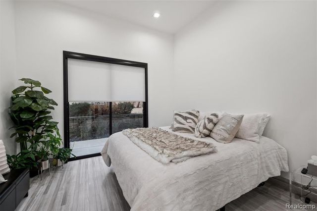 5116 W Bloomfield Lake Road, West Bloomfield, MI 48323