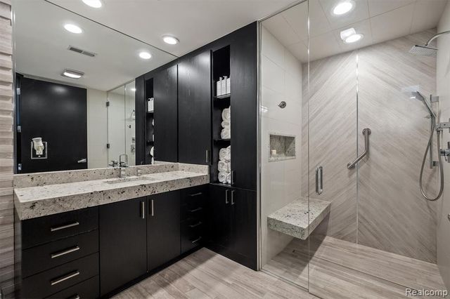 5116 W Bloomfield Lake Road, West Bloomfield, MI 48323