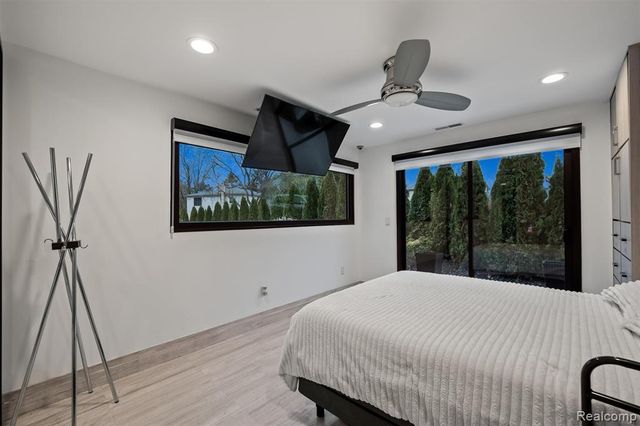 5116 W Bloomfield Lake Road, West Bloomfield, MI 48323