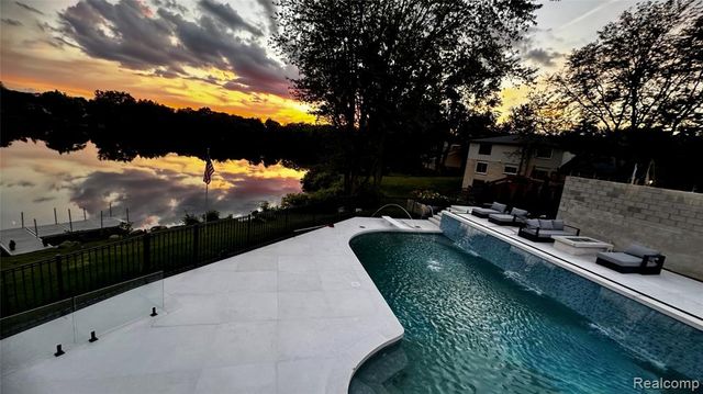 5116 W Bloomfield Lake Road, West Bloomfield, MI 48323