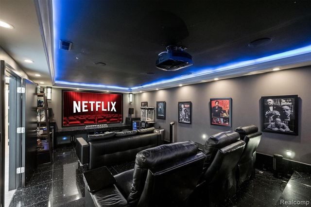 5116 W Bloomfield Lake Road, West Bloomfield, MI 48323