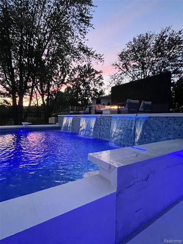 5116 W Bloomfield Lake Road, West Bloomfield, MI 48323