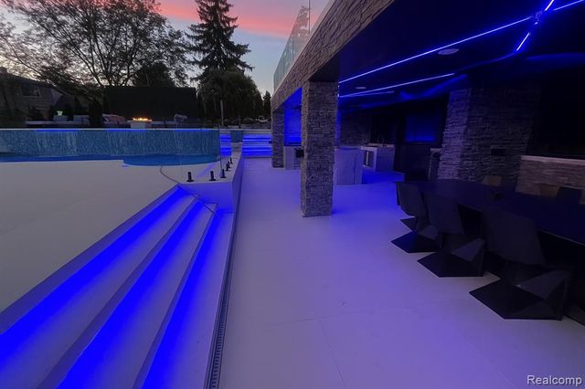 5116 W Bloomfield Lake Road, West Bloomfield, MI 48323