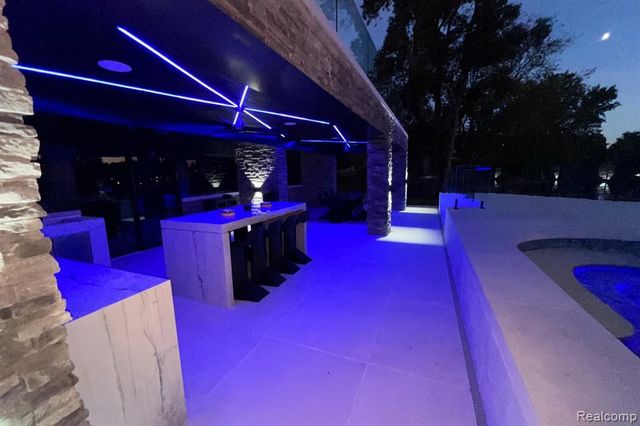 5116 W Bloomfield Lake Road, West Bloomfield, MI 48323