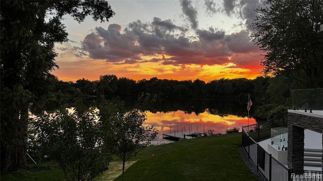 5116 W Bloomfield Lake Road, West Bloomfield, MI 48323