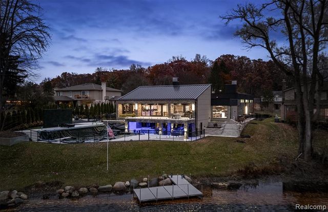 5116 W Bloomfield Lake Road, West Bloomfield, MI 48323