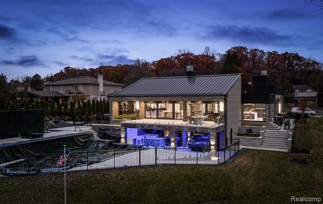 5116 W Bloomfield Lake Road, West Bloomfield, MI 48323