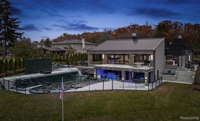 5116 W Bloomfield Lake Road, West Bloomfield, MI 48323