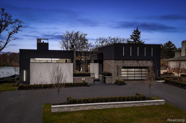 5116 W Bloomfield Lake Road, West Bloomfield, MI 48323