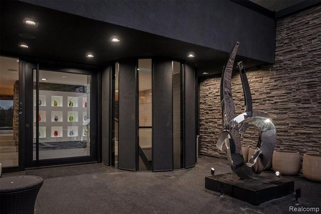 5116 W Bloomfield Lake Road, West Bloomfield, MI 48323