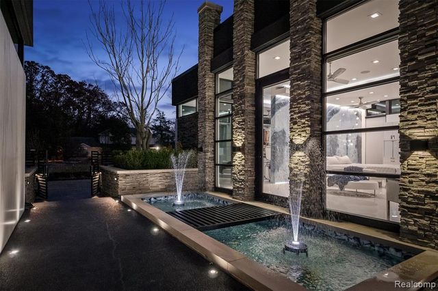 5116 W Bloomfield Lake Road, West Bloomfield, MI 48323