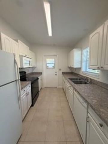 230 SE 4th Ave, Boynton Beach, FL 33435