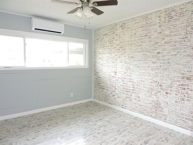 2227 10th Street, Port Neches, TX 77651