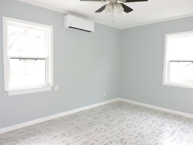 2227 10th Street, Port Neches, TX 77651