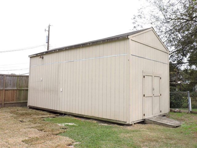 2227 10th Street, Port Neches, TX 77651