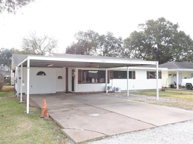 2227 10th Street, Port Neches, TX 77651