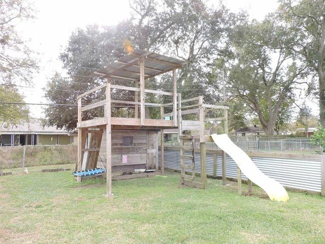 2227 10th Street, Port Neches, TX 77651